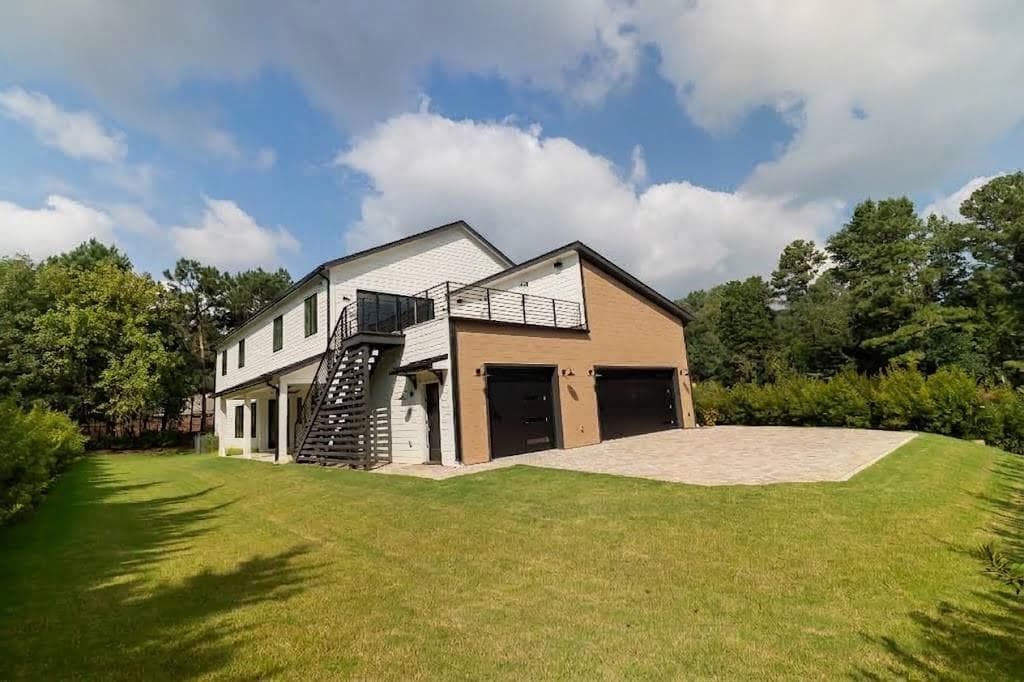 6 bedroom, 5 bathroom, 4,651 sq ft single family residence for sale at 2650 Roswell Road, Marietta, GA 30062 — photo 4
