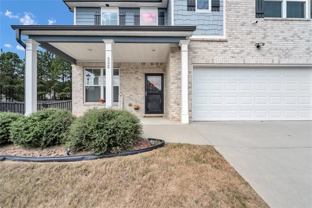 3 bedroom, 3 bathroom, 2,331 sq ft single family residence for sale at 332 ENDEAVOR Drive, Jonesboro, GA 30238 — photo 4