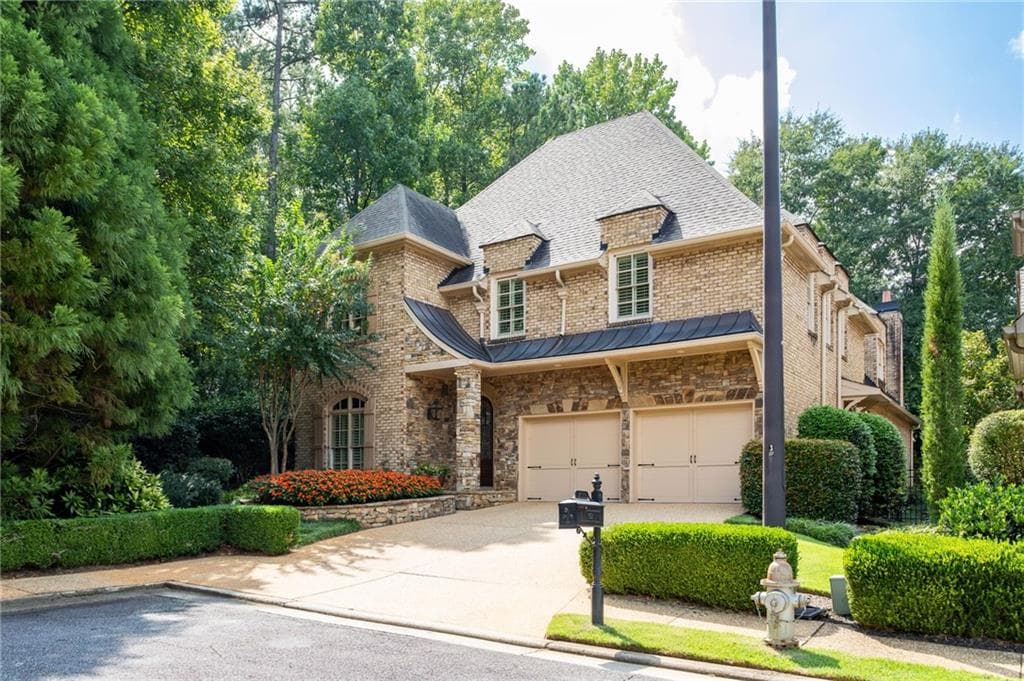 5 bedroom, 6 bathroom, 5,086 sq ft single family residence under contract at 251 Hynes Lndg, Marietta, GA 30067 — photo 2