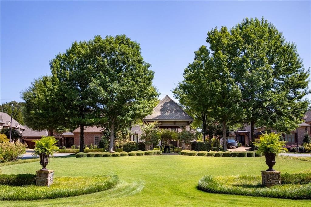 5 bedroom, 6 bathroom, 5,086 sq ft single family residence under contract at 251 Hynes Lndg, Marietta, GA 30067 — photo 3