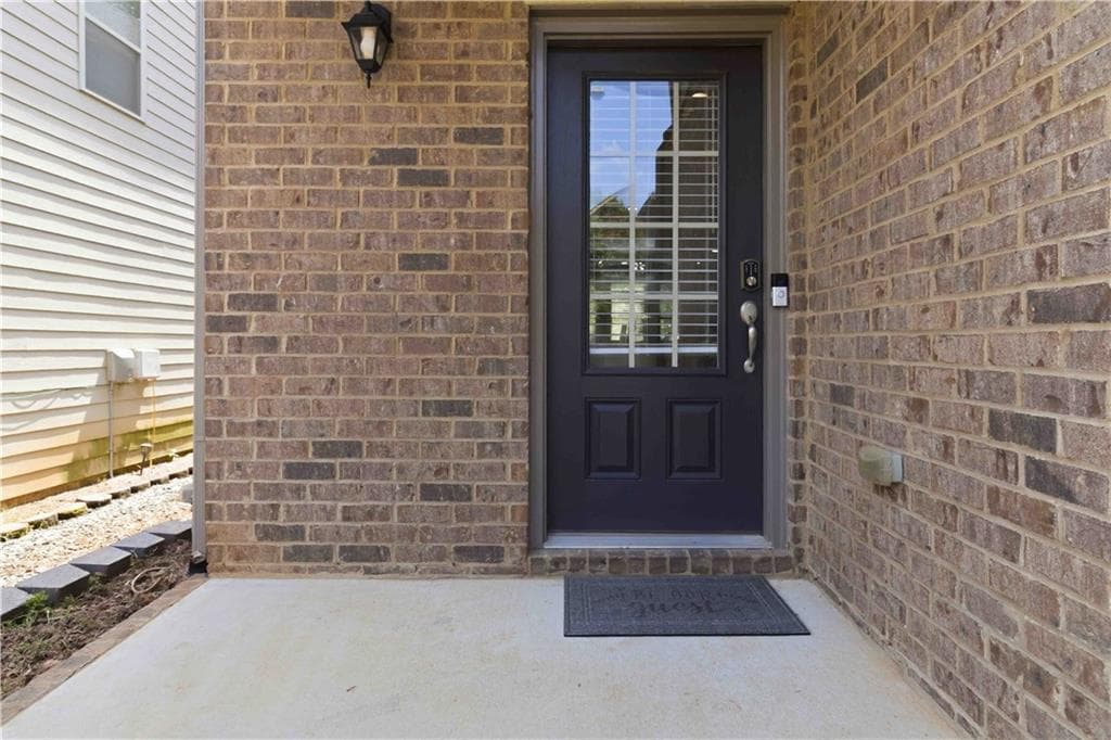 4 bedroom, 3 bathroom, 2,722 sq ft single family residence for sale at 2618 Lake Manor Circle, Duluth, GA 30096 — photo 4