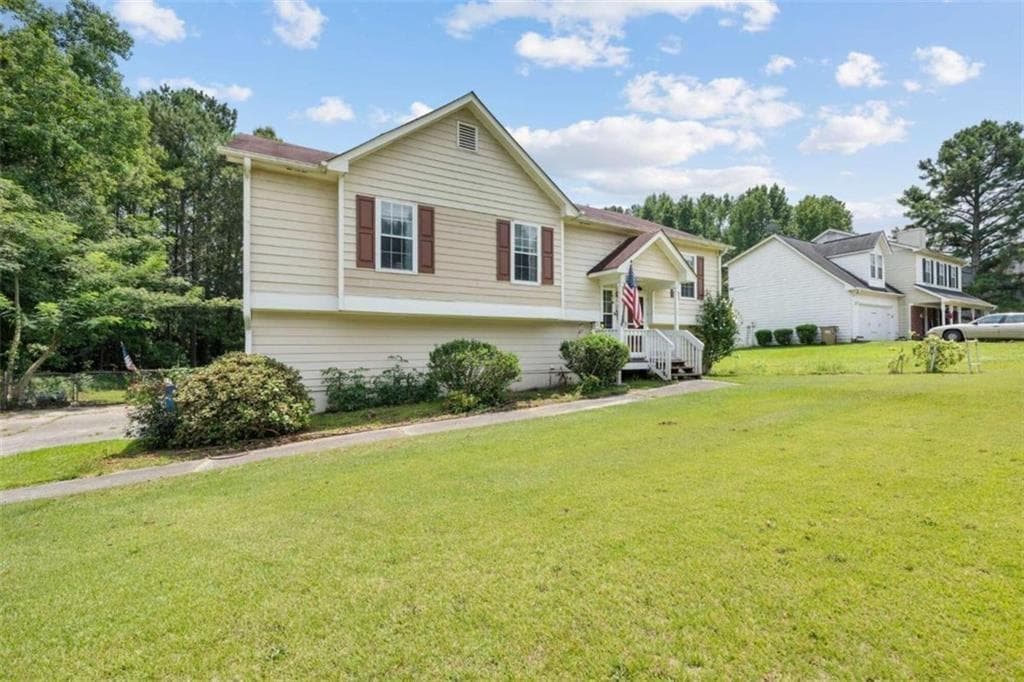 3 bedroom, 2 bathroom, 1,584 sq ft single family residence for sale at 306 Crosswalk Drive, Auburn, GA 30011 — photo 3