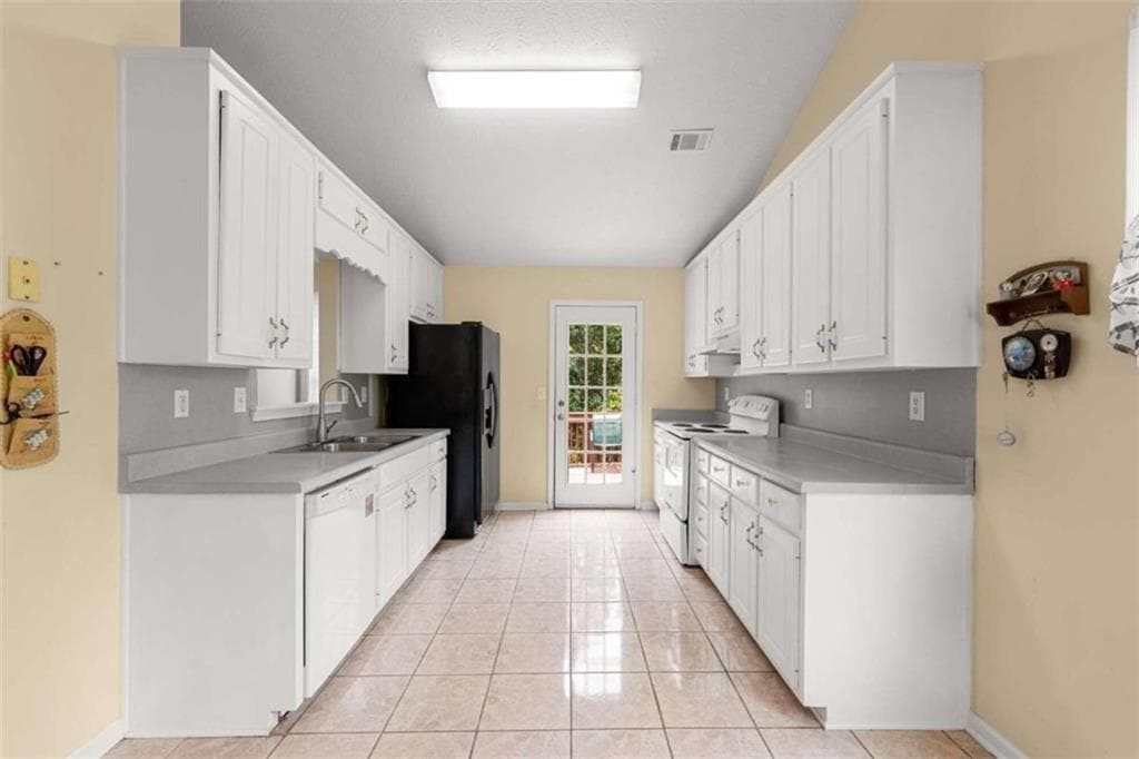 3 bedroom, 2 bathroom, 1,584 sq ft single family residence for sale at 306 Crosswalk Drive, Auburn, GA 30011 — photo 8