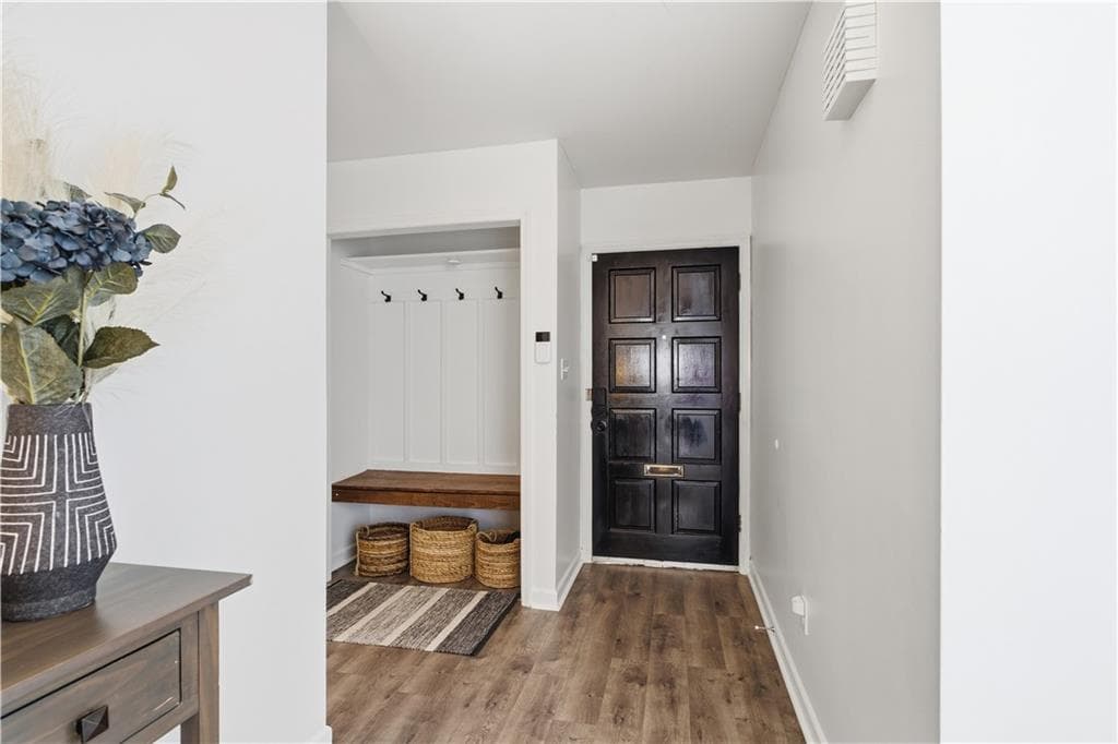 2 bedroom, 3 bathroom, 1,588 sq ft townhouse for sale at 57 Ivy Trail 57, Atlanta, GA 30342 — photo 2