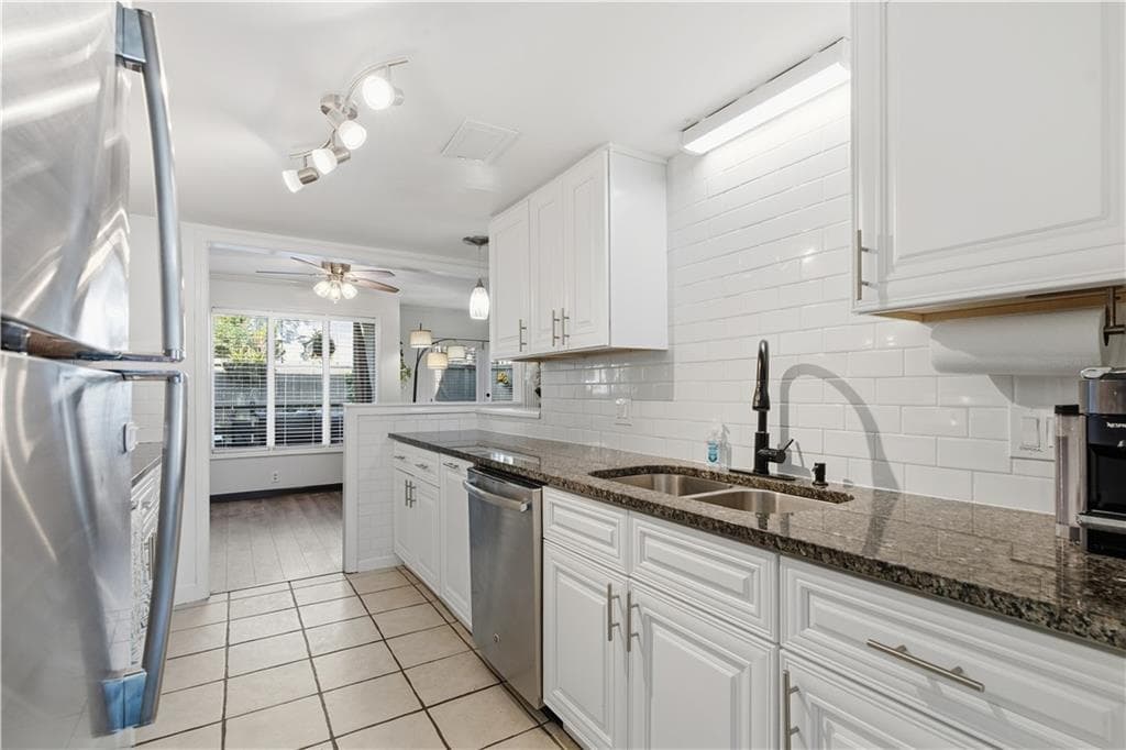 2 bedroom, 3 bathroom, 1,588 sq ft townhouse for sale at 57 Ivy Trail 57, Atlanta, GA 30342 — photo 6