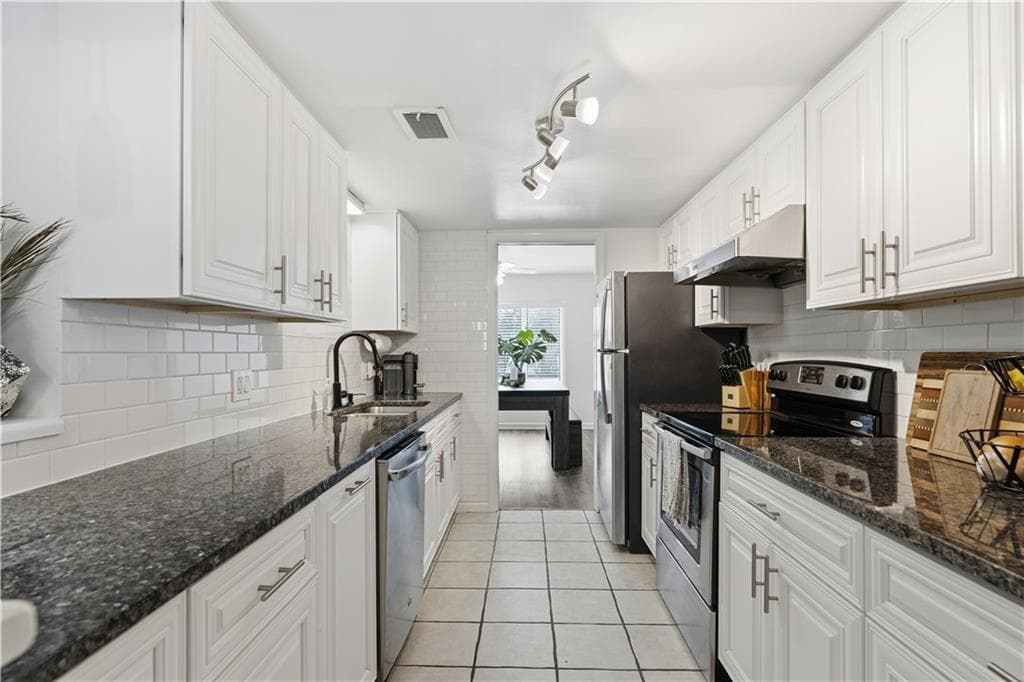 2 bedroom, 3 bathroom, 1,588 sq ft townhouse for sale at 57 Ivy Trail 57, Atlanta, GA 30342 — photo 7