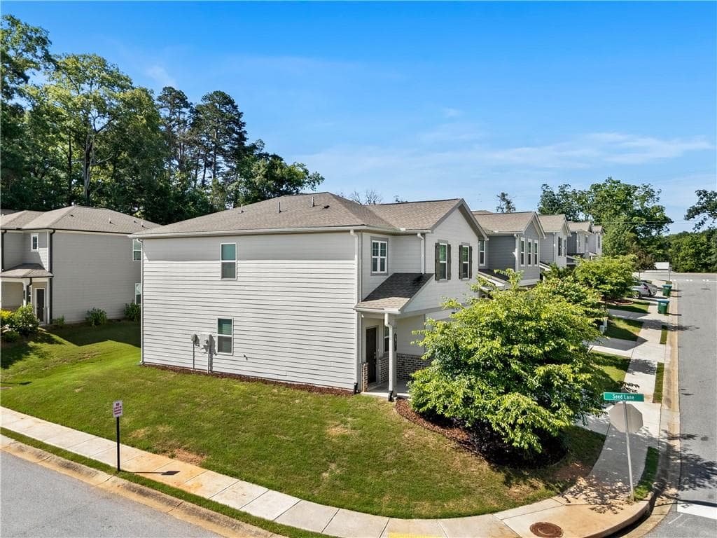 4 bedroom, 3 bathroom, 1,928 sq ft single family residence for sale at 44 Wynn Way, Pendergrass, GA 30567 — photo 3