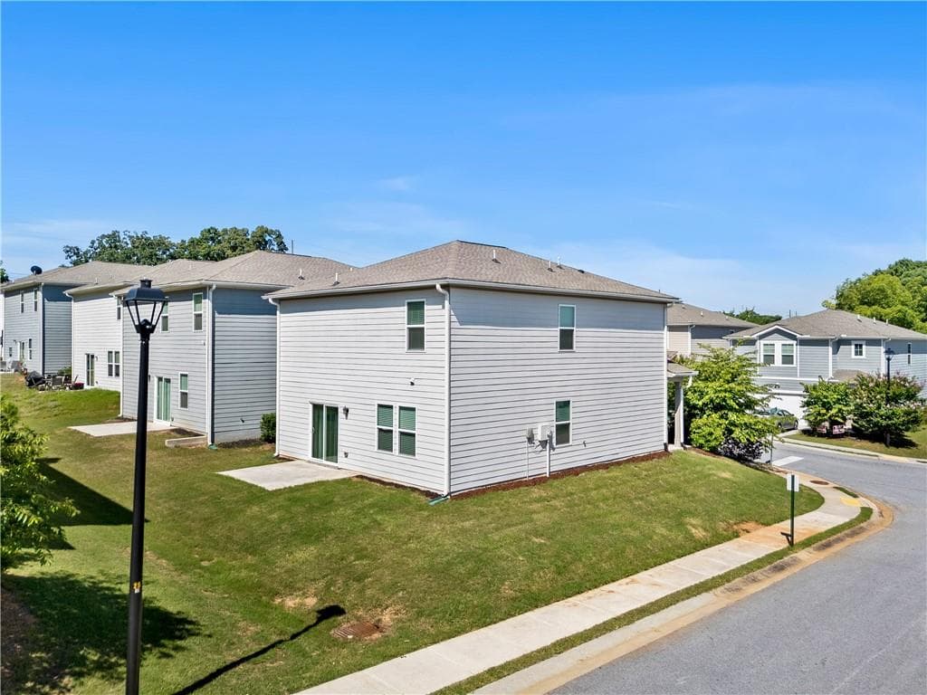 4 bedroom, 3 bathroom, 1,928 sq ft single family residence for sale at 44 Wynn Way, Pendergrass, GA 30567 — photo 4