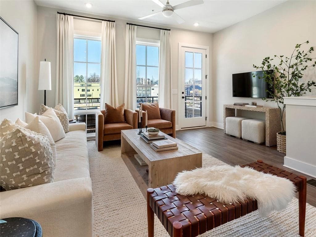 2 bedroom, 2 bathroom, 1,025 sq ft condominium for sale at 1283 Felix Court NW 73, Atlanta, GA 30318 — photo 2