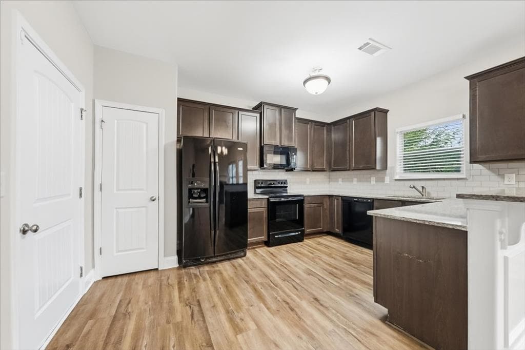 4 bedroom, 3 bathroom, 2,052 sq ft single family residence for sale at 256 Leland Lane, Mcdonough, GA 30253 — photo 4
