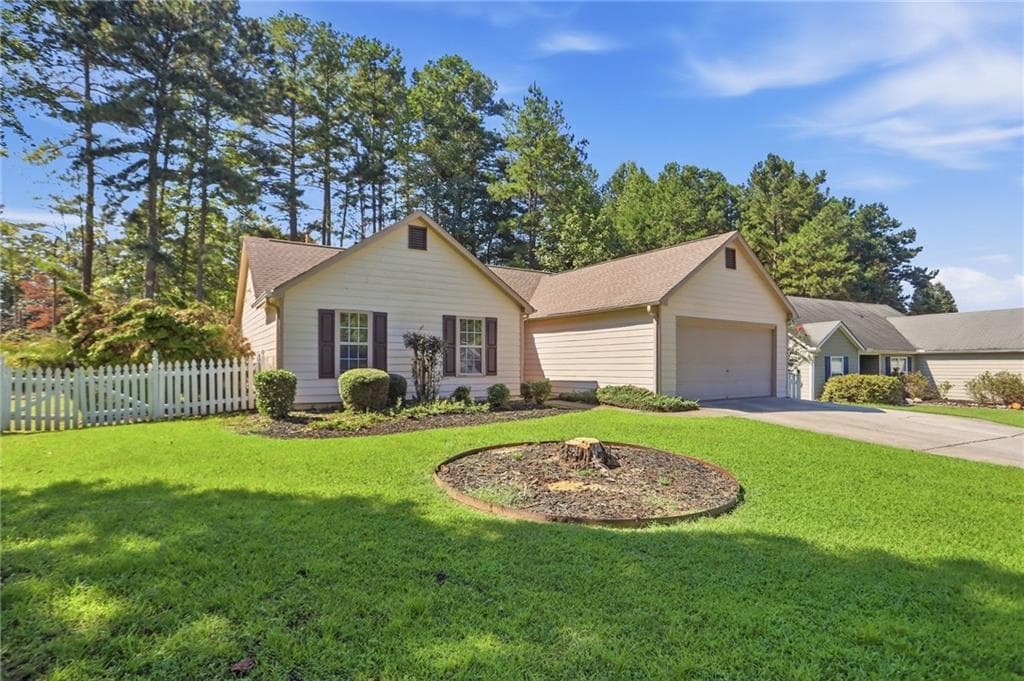 3 bedroom, 2 bathroom, 1,272 sq ft single family residence for sale at 5700 River Ridge Lane, Sugar Hill, GA 30518 — photo 2