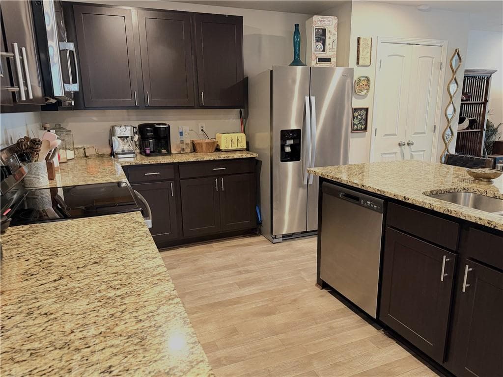 4 bedroom, 3 bathroom, 2,174 sq ft single family residence for sale at 2217 Gateway Trail, Ellenwood, GA 30294 — photo 10