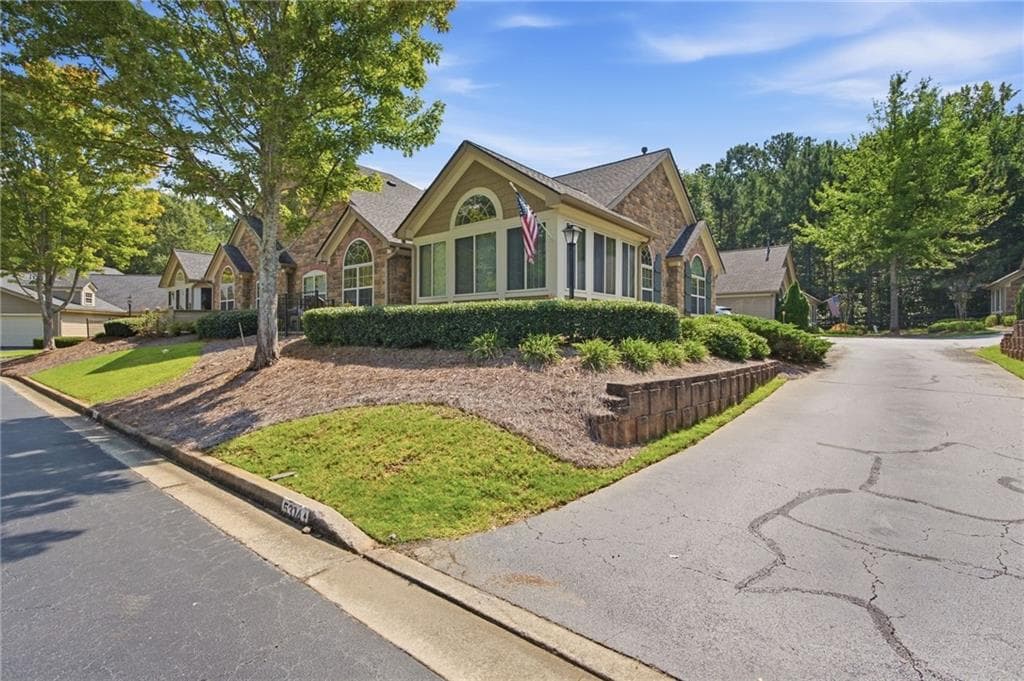 2 bedroom, 2 bathroom, 1,712 sq ft condominium for sale at 5316 Stone Village Circle, Kennesaw, GA 30152 — photo 2