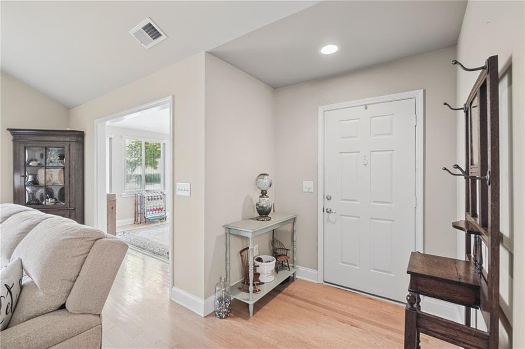 2 bedroom, 2 bathroom, 1,712 sq ft condominium for sale at 5316 Stone Village Circle, Kennesaw, GA 30152 — photo 6