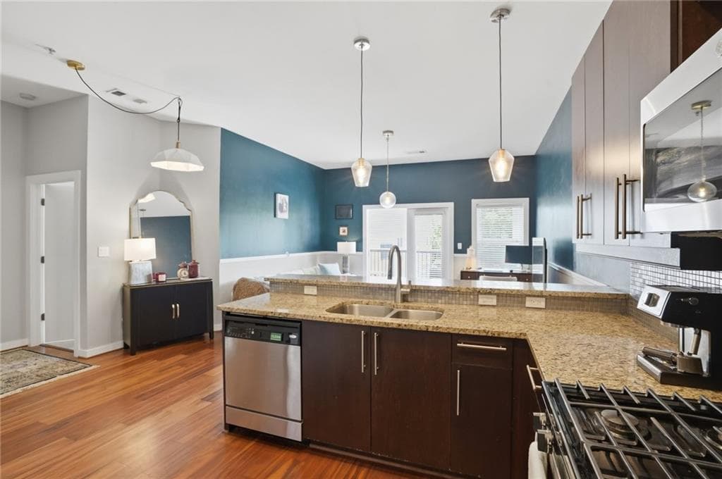 1 bedroom, 1 bathroom, 810 sq ft condominium for rent at 870 Inman Village Parkway 421, Atlanta, GA 30307 for $2,250 a month — photo 4