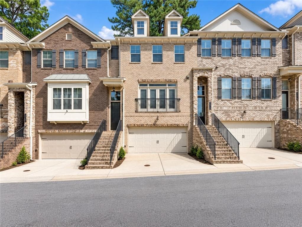 4 bedroom, 4 bathroom, 2,565 sq ft townhouse for sale at 1374 Doublegate Drive, Atlanta, GA 30319 — photo 2