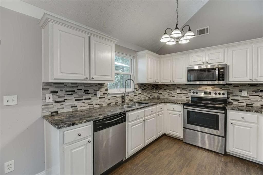 3 bedroom, 2 bathroom, 2,088 sq ft single family residence for sale at 1231 Cumberland Trail, Monroe, GA 30656 — photo 7