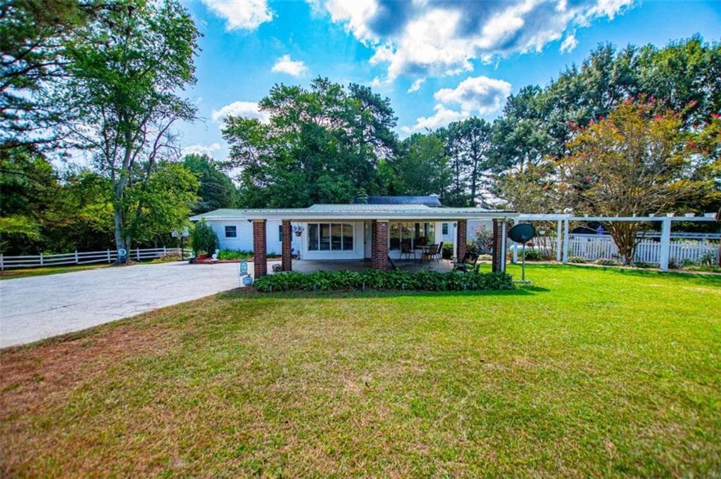 3 bedroom, 2 bathroom, 2,379 sq ft single family residence for sale at 2074 Roopville Veal Road, Roopville, GA 30170 — photo 2