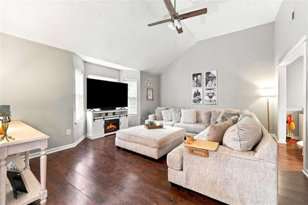 3 bedroom, 3 bathroom, 2,096 sq ft single family residence for sale at 157 Hamilton Drive, Jefferson, GA 30549 — photo 4