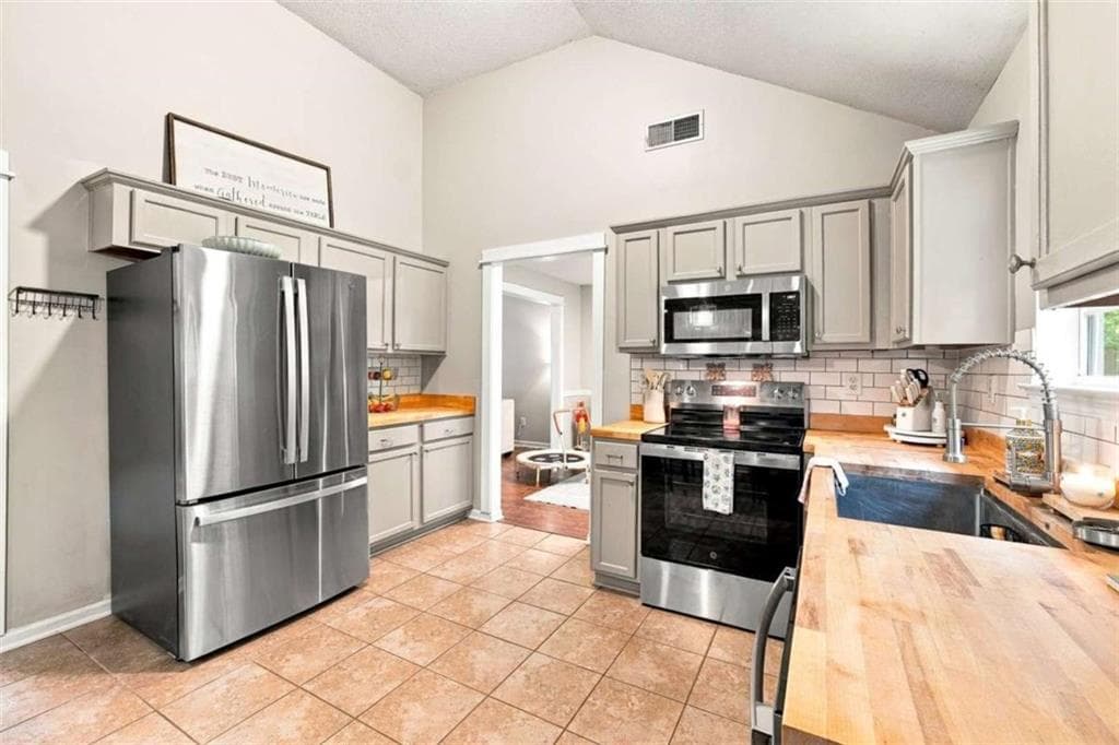 3 bedroom, 3 bathroom, 2,096 sq ft single family residence for sale at 157 Hamilton Drive, Jefferson, GA 30549 — photo 7