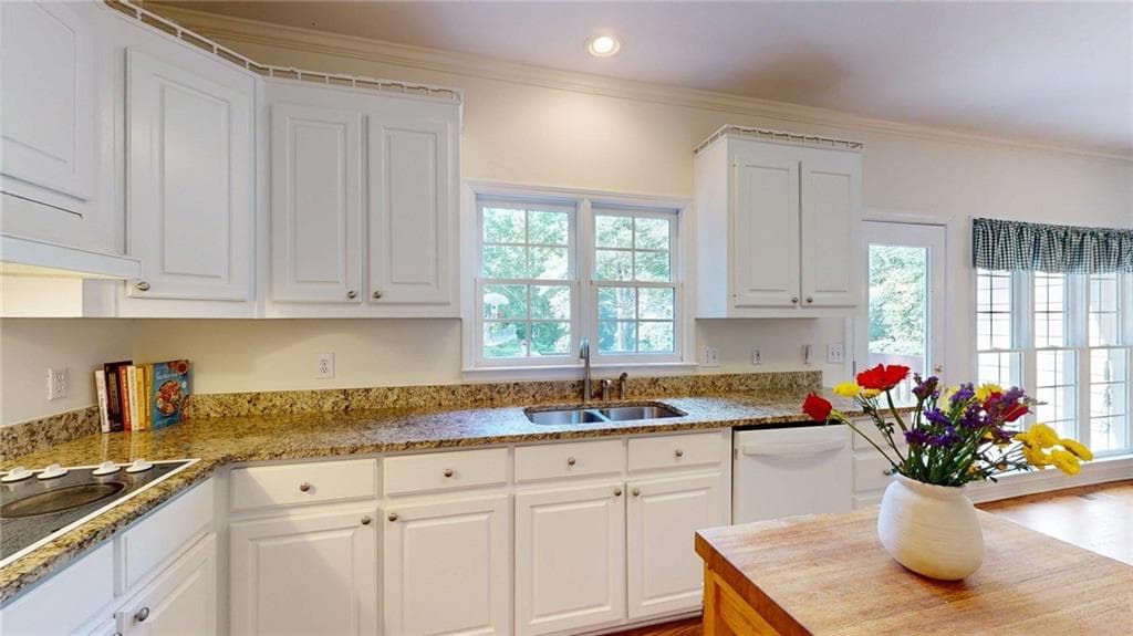 4 bedroom, 5 bathroom, 3,855 sq ft single family residence under contract at 1555 Timberline Trace, Snellville, GA 30078 — photo 3