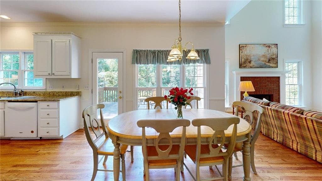 4 bedroom, 5 bathroom, 3,855 sq ft single family residence under contract at 1555 Timberline Trace, Snellville, GA 30078 — photo 6