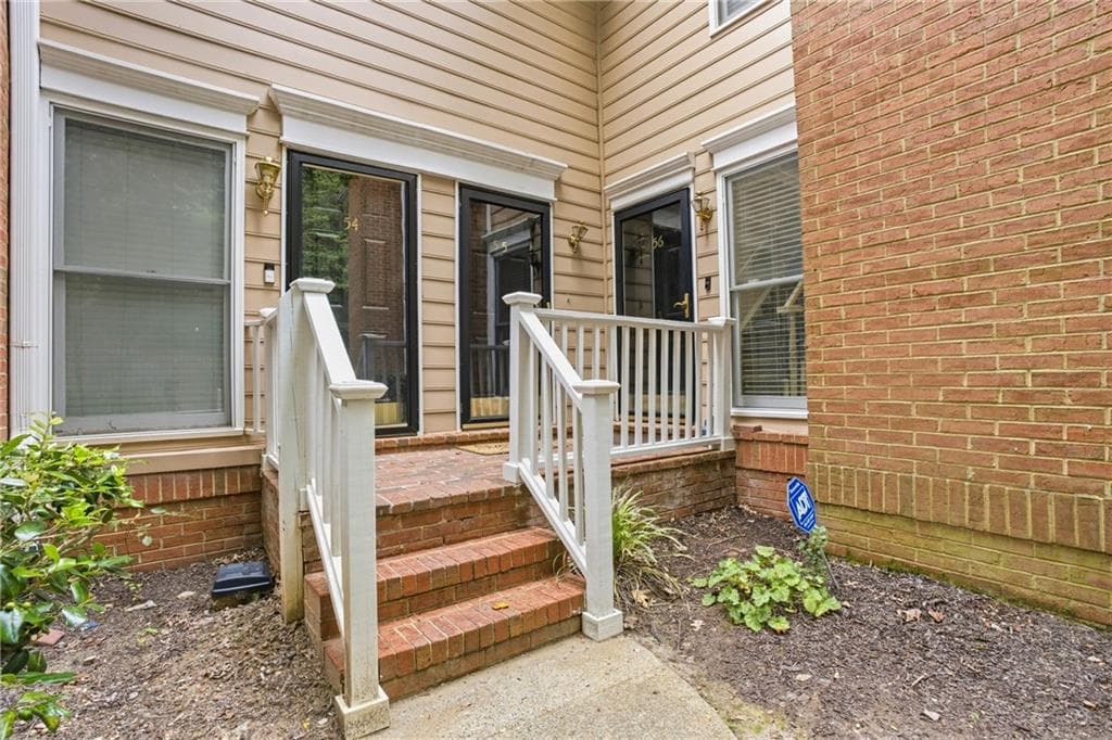 2 bedroom, 3 bathroom, 1,366 sq ft townhouse for sale at 7500 Roswell Road 56, Sandy Springs, GA 30350 — photo 2