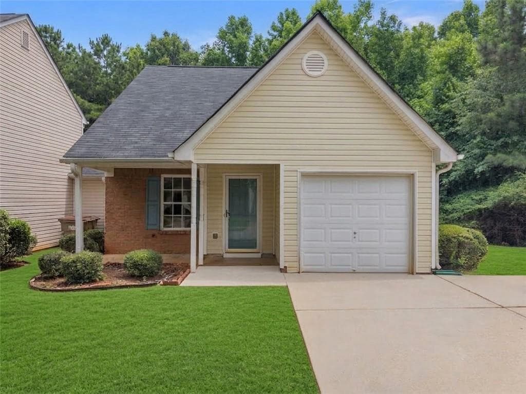 2 bedroom, 3 bathroom, 1,320 sq ft townhouse for sale at 167 London Dr, Mcdonough, GA 30253