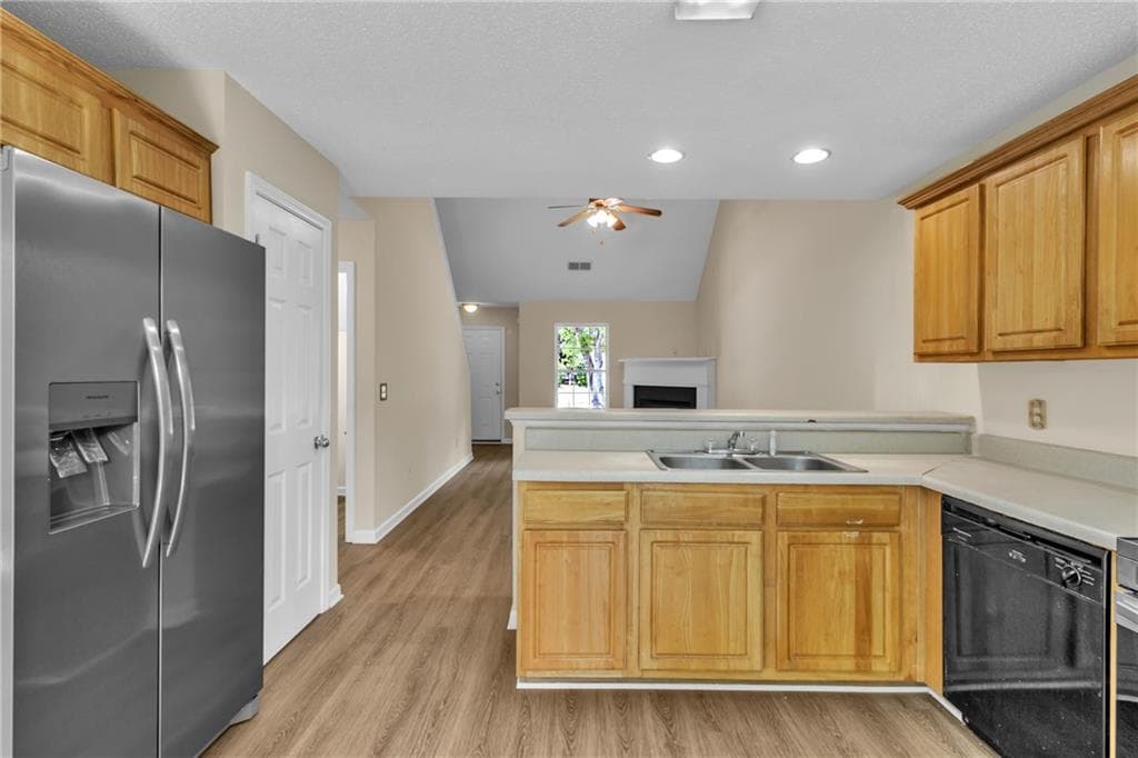 2 bedroom, 3 bathroom, 1,320 sq ft townhouse for sale at 167 London Dr, Mcdonough, GA 30253 — photo 2