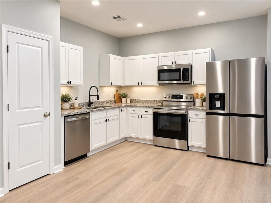 2 bedroom, 3 bathroom, 1,514 sq ft townhouse under contract at 6368 Kennonbriar Court, Lithonia, GA 30058 — photo 2