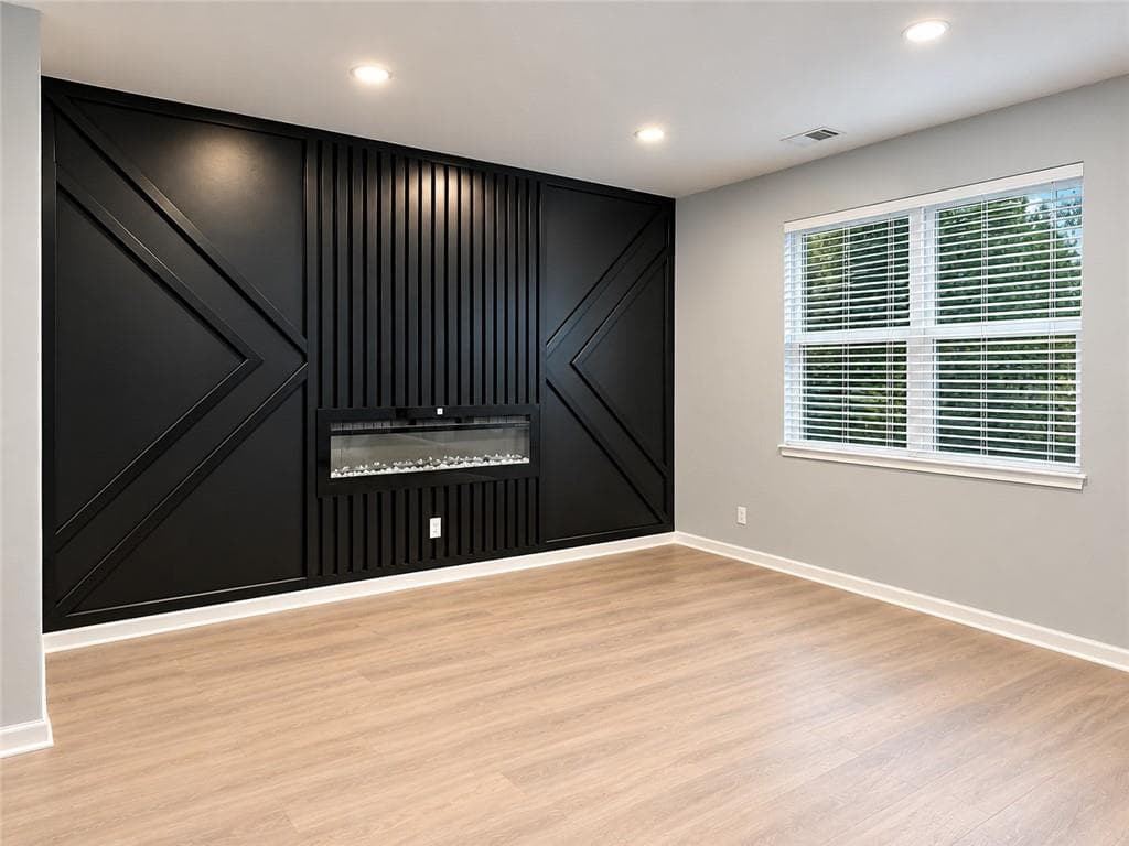 2 bedroom, 3 bathroom, 1,514 sq ft townhouse under contract at 6368 Kennonbriar Court, Lithonia, GA 30058 — photo 3