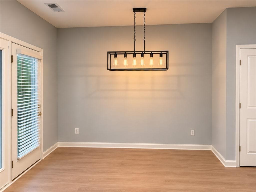 2 bedroom, 3 bathroom, 1,514 sq ft townhouse under contract at 6368 Kennonbriar Court, Lithonia, GA 30058 — photo 4