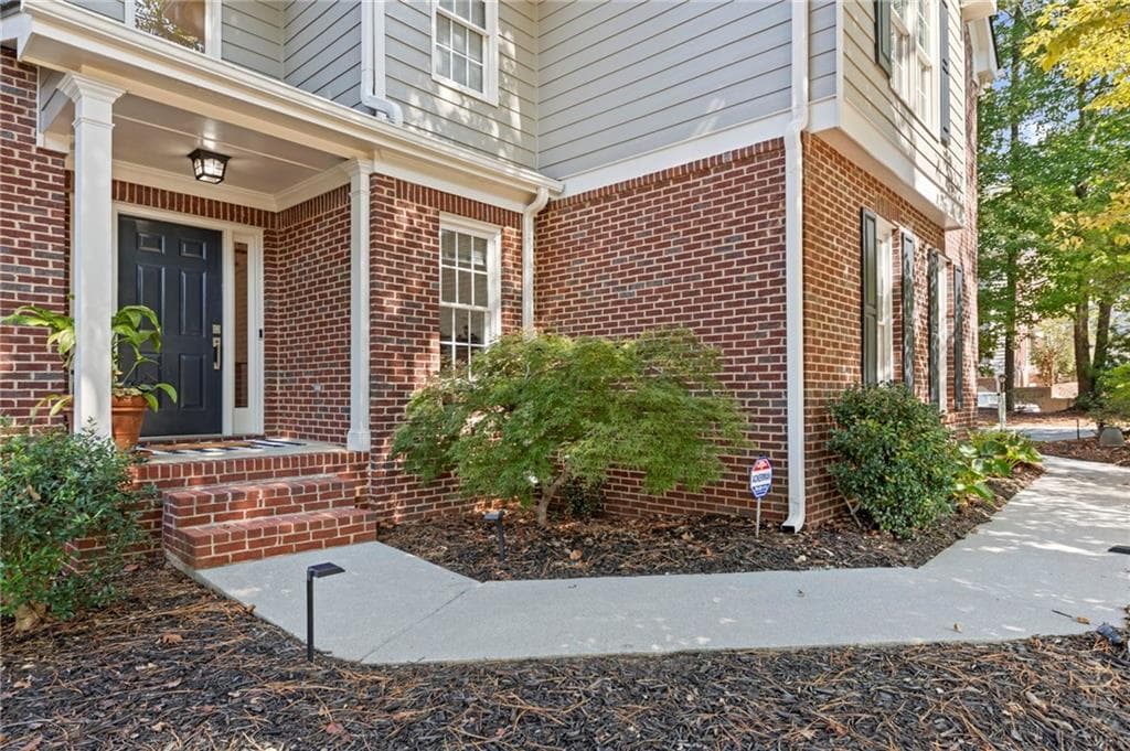 4 bedroom, 3 bathroom, 3,899 sq ft single family residence for sale at 6256 Woodlore Drive, Acworth, GA 30101 — photo 2