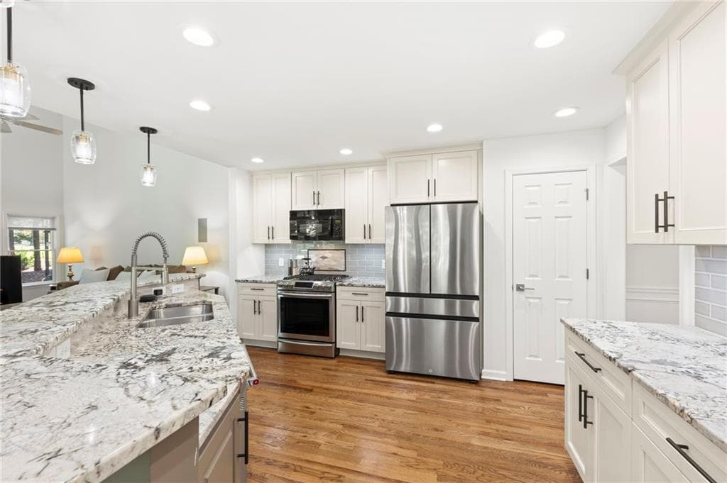 4 bedroom, 3 bathroom, 3,899 sq ft single family residence for sale at 6256 Woodlore Drive, Acworth, GA 30101 — photo 4