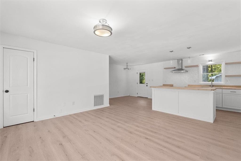 4 bedroom, 3 bathroom, 1,400 sq ft single family residence for sale at 6963 Debbie Lane, Lithia Springs, GA 30122 — photo 8