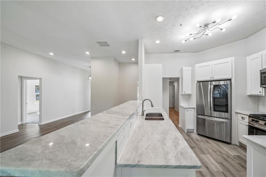 3 bedroom, 3 bathroom, 2,481 sq ft single family residence for sale at 3725 Bradford Walk Trail, Buford, GA 30519 — photo 2