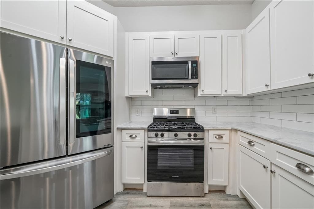 3 bedroom, 3 bathroom, 2,481 sq ft single family residence for sale at 3725 Bradford Walk Trail, Buford, GA 30519 — photo 7
