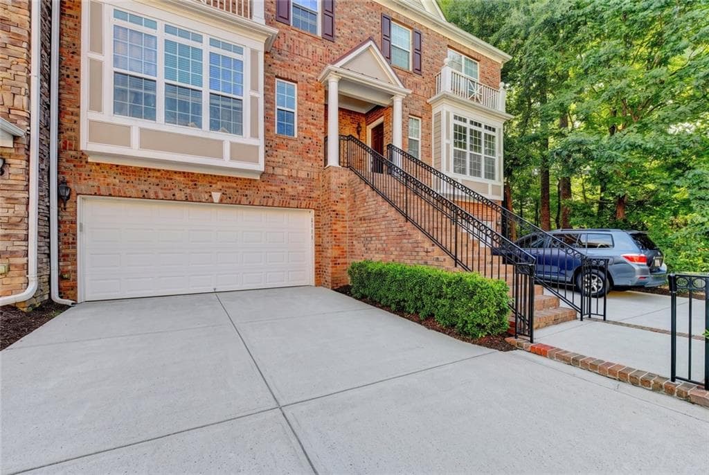 3 bedroom, 3 bathroom, 2,350 sq ft townhouse for sale at 6110 Briggs Way WAY, Johns Creek, GA 30097 — photo 2
