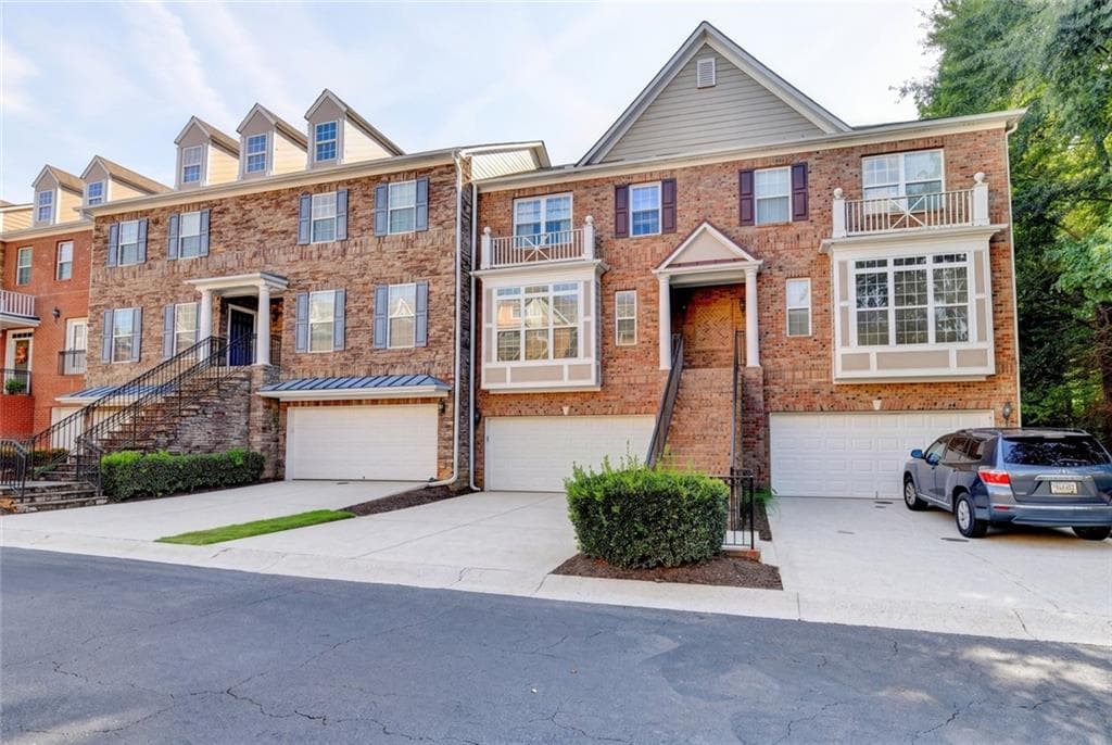 3 bedroom, 3 bathroom, 2,350 sq ft townhouse for sale at 6110 Briggs Way WAY, Johns Creek, GA 30097 — photo 3