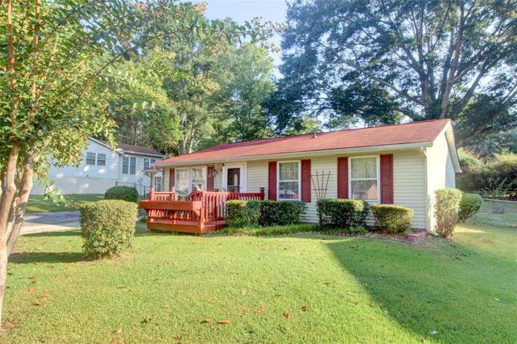 3 bedroom, 1 bathroom, 1,260 sq ft single family residence for sale at 612 Tower Road, Peachtree City, GA 30269