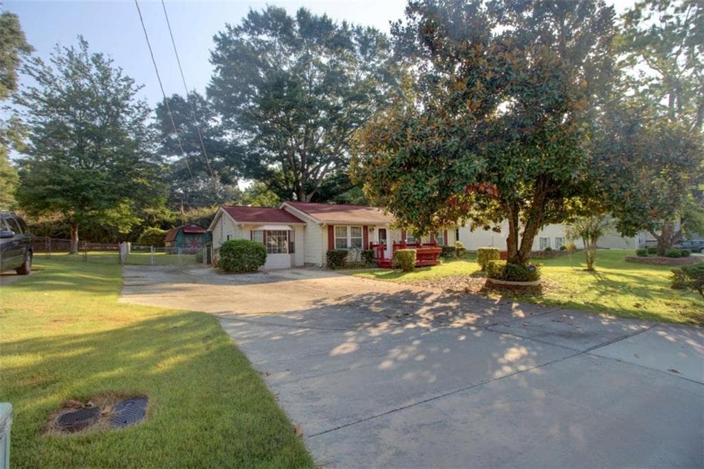 3 bedroom, 1 bathroom, 1,260 sq ft single family residence for sale at 612 Tower Road, Peachtree City, GA 30269 — photo 2