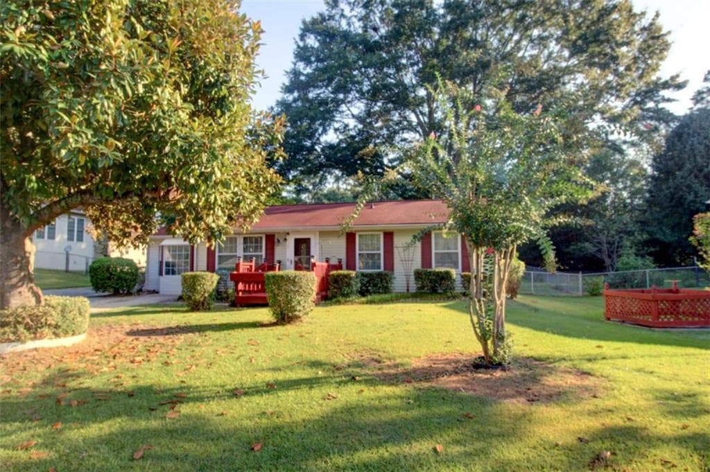 3 bedroom, 1 bathroom, 1,260 sq ft single family residence for sale at 612 Tower Road, Peachtree City, GA 30269 — photo 6