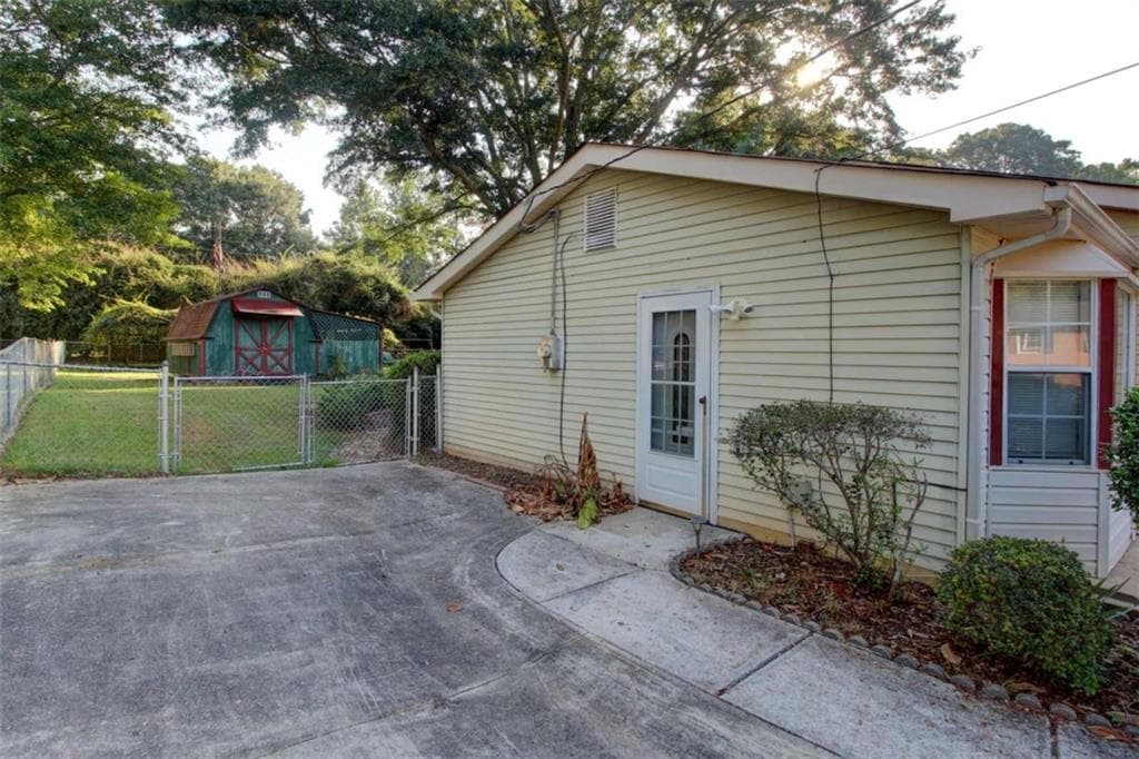 3 bedroom, 1 bathroom, 1,260 sq ft single family residence for sale at 612 Tower Road, Peachtree City, GA 30269 — photo 8