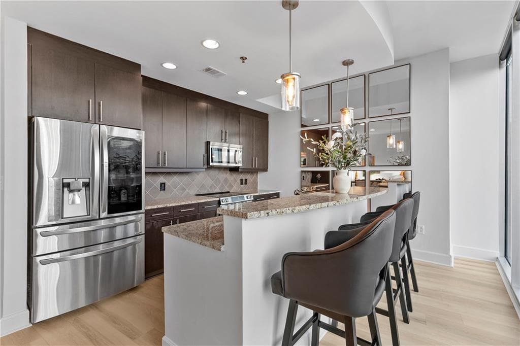 1 bedroom, 1 bathroom, 872 sq ft condominium for sale at 1080 Peachtree Street 807, Atlanta, GA 30309 — photo 2