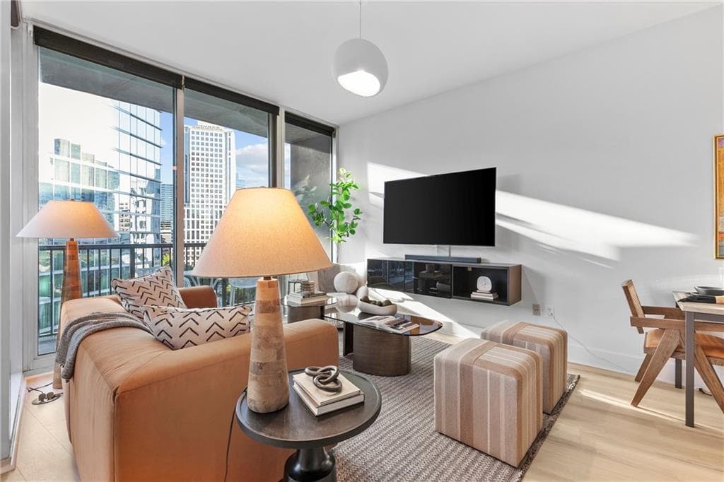 1 bedroom, 1 bathroom, 872 sq ft condominium for sale at 1080 Peachtree Street 807, Atlanta, GA 30309 — photo 6