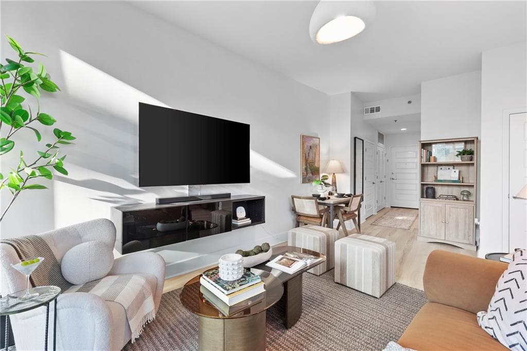1 bedroom, 1 bathroom, 872 sq ft condominium for sale at 1080 Peachtree Street 807, Atlanta, GA 30309 — photo 9