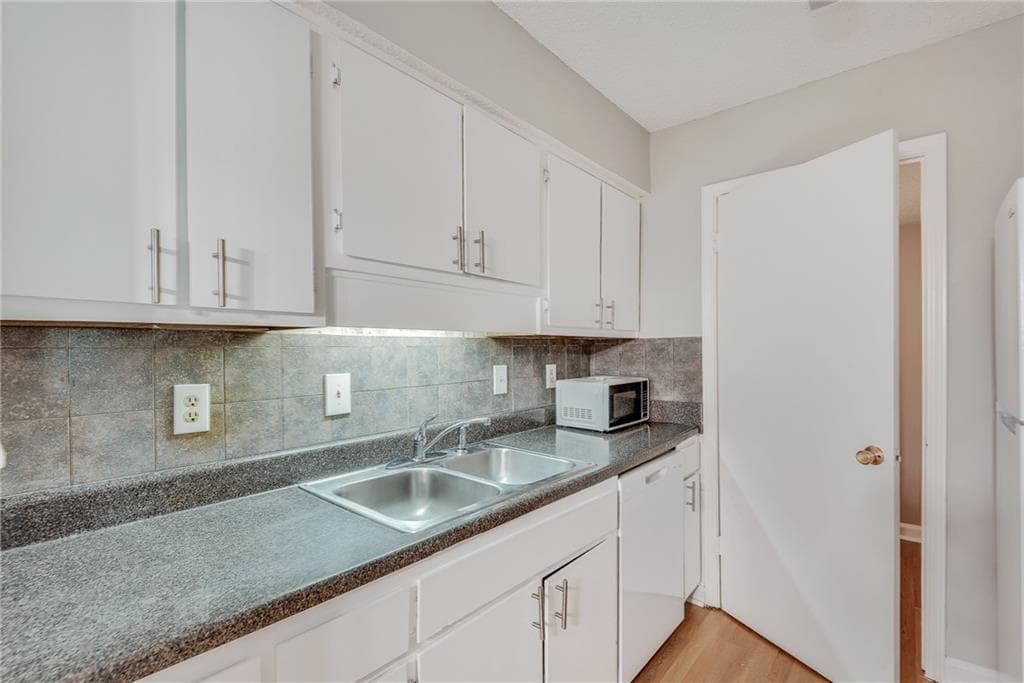 2 bedroom, 2 bathroom, 1,060 sq ft condominium for rent at 1516 Wingate Way, Sandy Springs, GA 30350 for $1,800 a month — photo 9