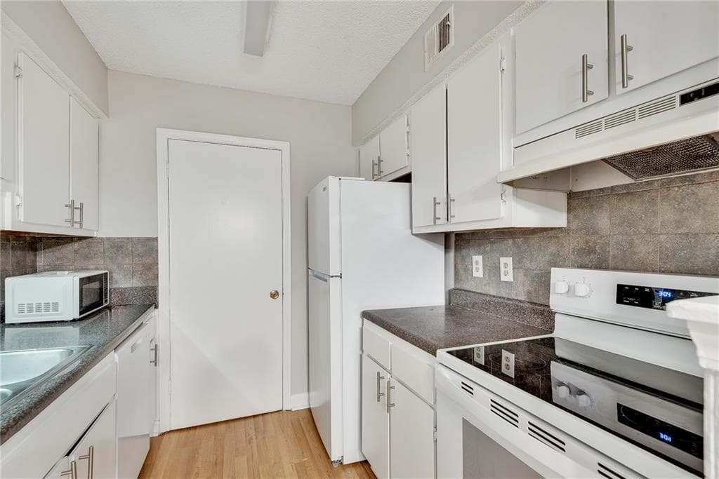 2 bedroom, 2 bathroom, 1,060 sq ft condominium for rent at 1516 Wingate Way, Sandy Springs, GA 30350 for $1,800 a month — photo 10