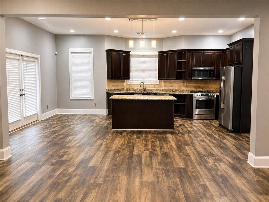 4 bedroom, 5 bathroom, 3,468 sq ft single family residence for sale at 125 Trustin Lake Drive, Fayetteville, GA 30214 — photo 8
