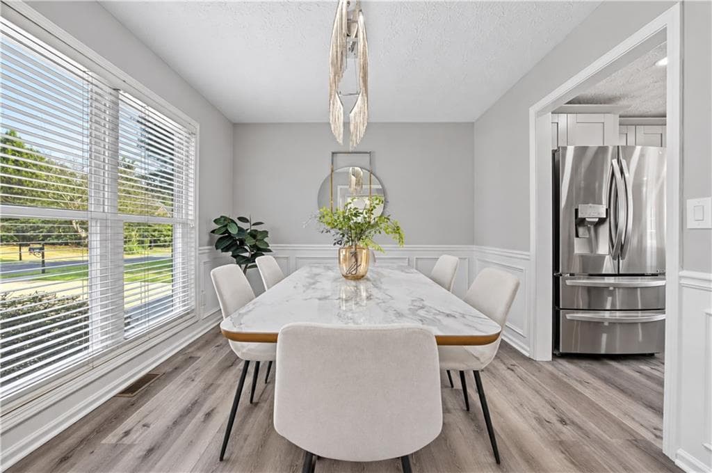 5 bedroom, 4 bathroom, 2,700 sq ft single family residence under contract at 3069 Savannah Walk Lane, Suwanee, GA 30024 — photo 2